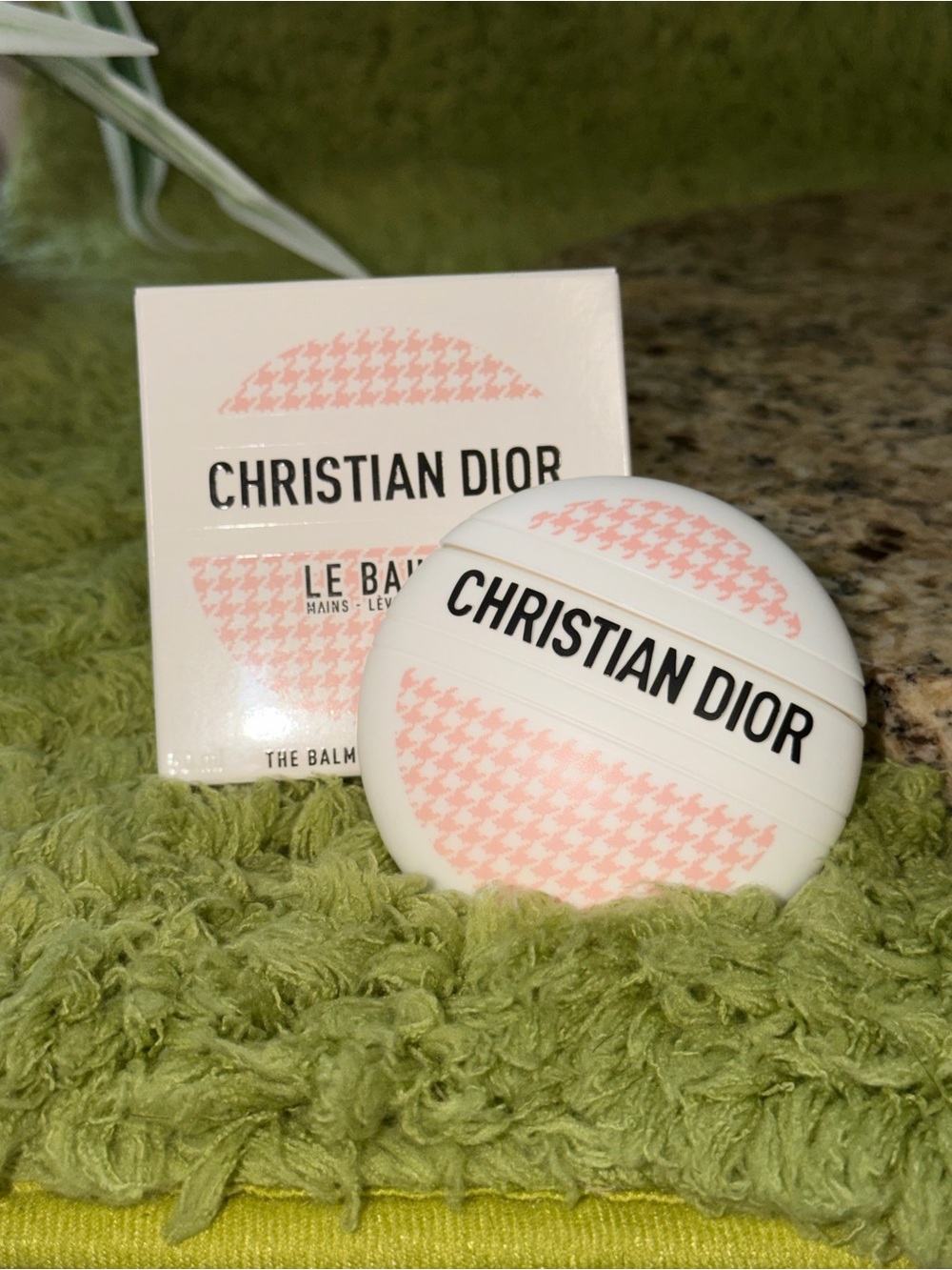 Dior Le Baume, the cult multi-use balm for hands, lips and body.